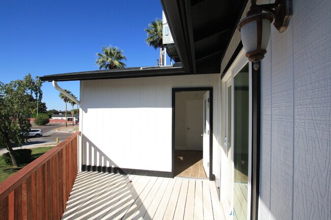 Building Photo - Rare Find in the Coveted Cheery Lynn Historic District!