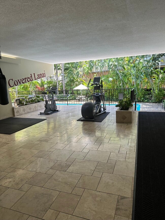 Building Photo - 343 Hobron Ln