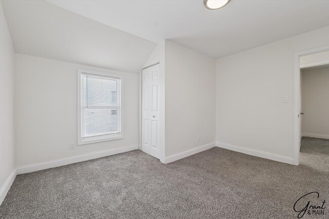 Building Photo - $1300 - Renovated 3 Bedroom