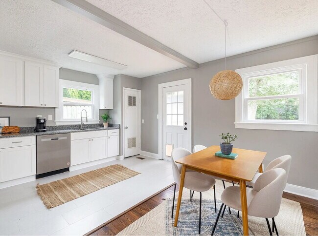 Building Photo - Vintage Charm, Modern Comfort & a Fully Fenced Backyard in Madison