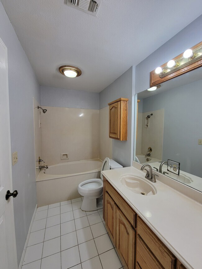 Building Photo - 101 Bluebonnet Ln