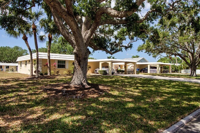 Building Photo - Fully Furnished - 2 bed 2 Bath villa - South Sarasota
