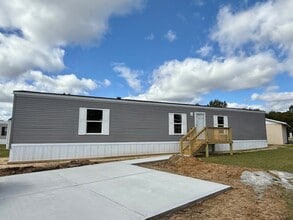 Building Photo - 601 Aster Bend