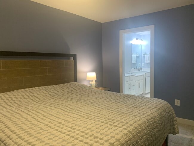 2nd (top floor) primary suite has its own bathroom - 3606 Journal St