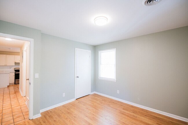 Building Photo - 315 S Mendenhall St