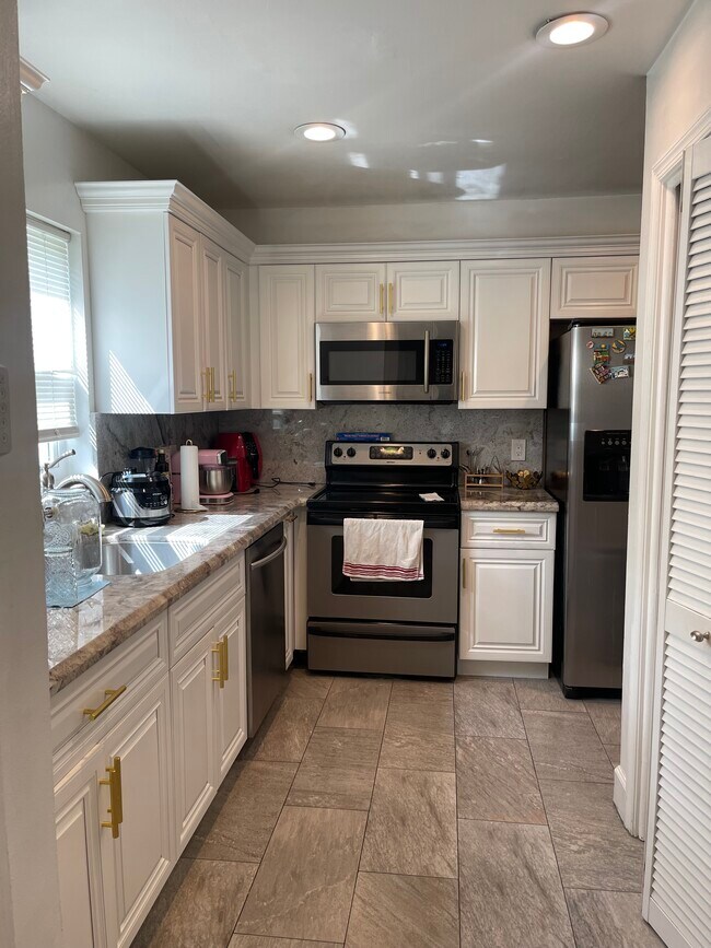 Building Photo - 6843 NW 29th Ave