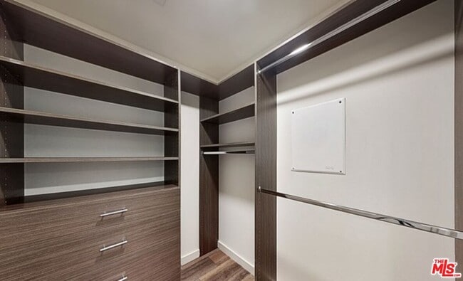 Building Photo - 1070 S Bedford St