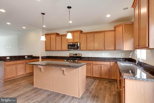 Building Photo - 1022 Linden Dr