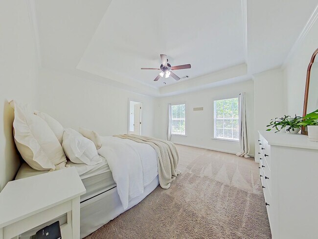 Building Photo - Beautiful 4 Bedroom home in Canterbury Farms!