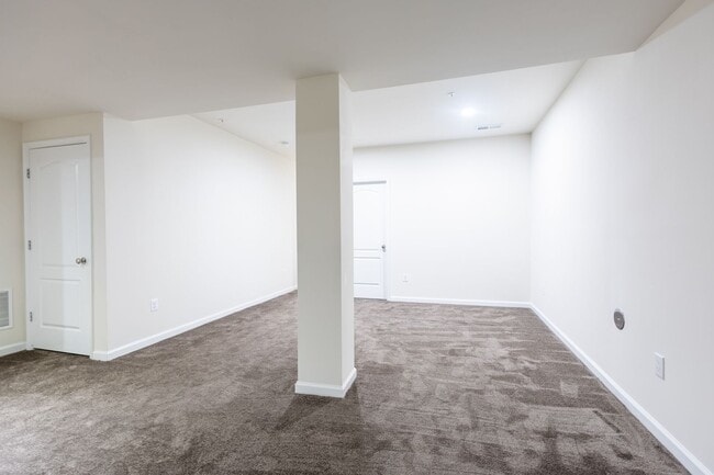 Building Photo - Beautiful 4 BR/3.5 BA Single-Family Home i...