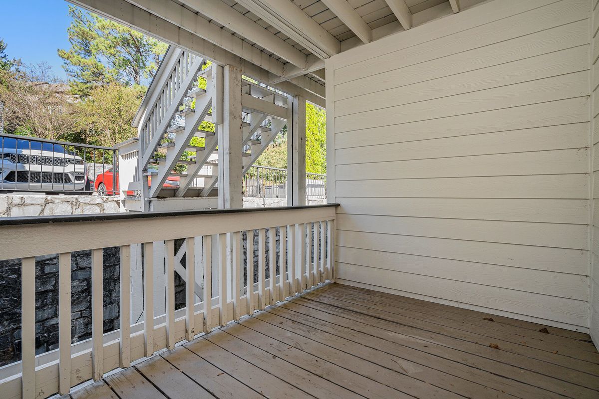 Building Photo - 3813 Paces Ferry W