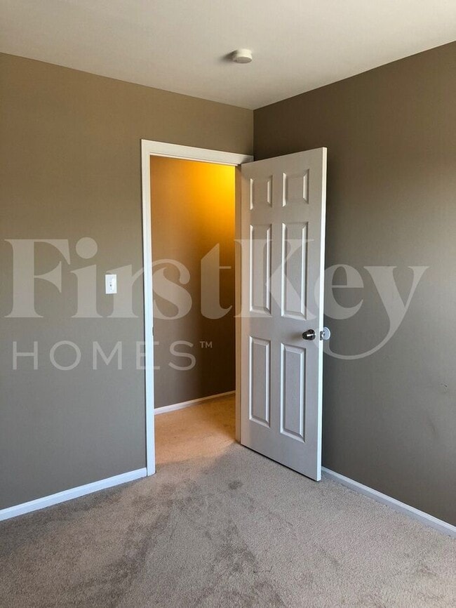 Building Photo - 16727 N Fork Ridge Dr