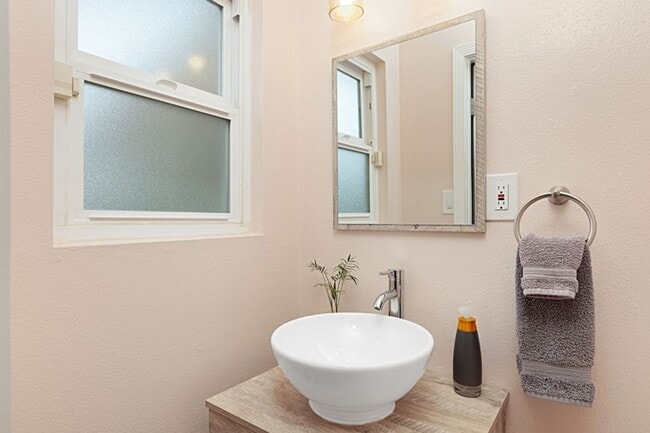 Building Photo - 3 bed 1.5 baths + 2 car garage with a larg...