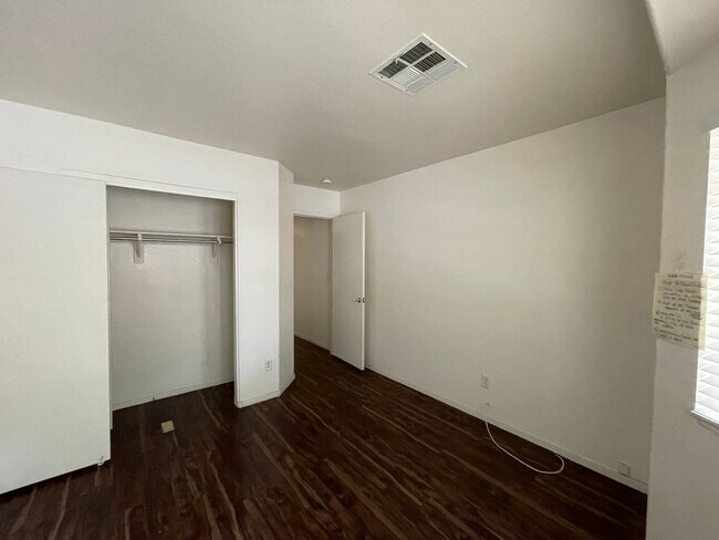 Building Photo - 5002 Drifting Pebble St