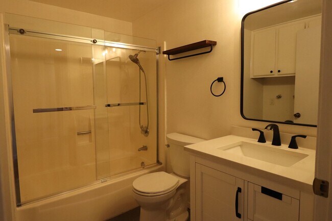 Building Photo - Rice Ranch Condo