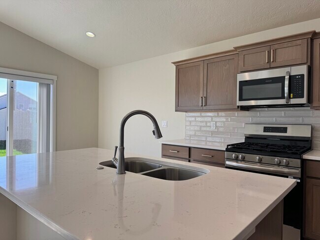 Building Photo - 7565 E Edison St