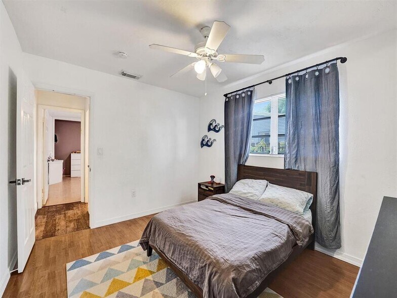 Building Photo - 4960 SW 89th Ave