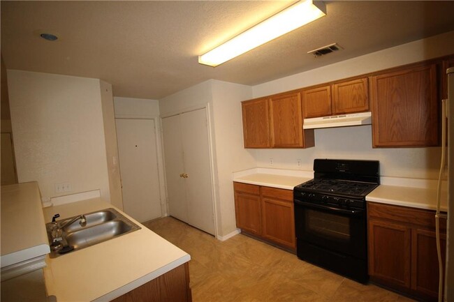 Building Photo - 8502 Apple Carrie Cove