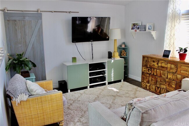 Building Photo - 18 Via Terrano