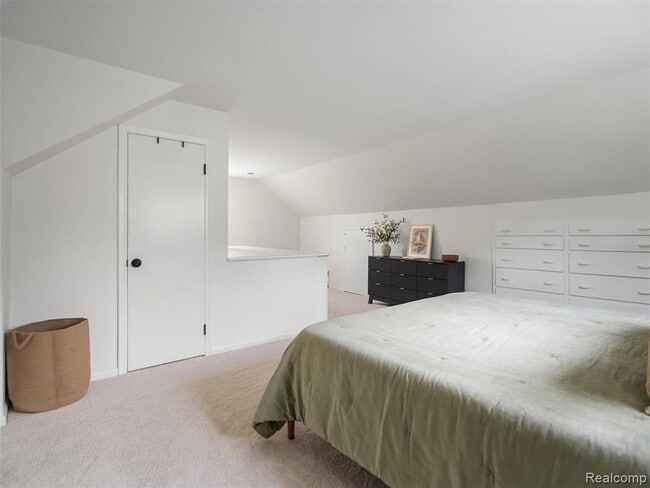 Building Photo - 1027 S Wilson Ave