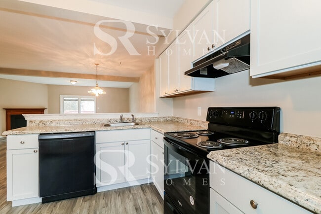Building Photo - You will love this cozy home!!