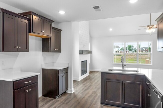 Building Photo - 1360 Harmon Ln