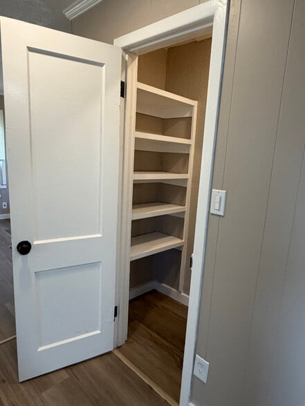 Building Photo - 304 W Main St