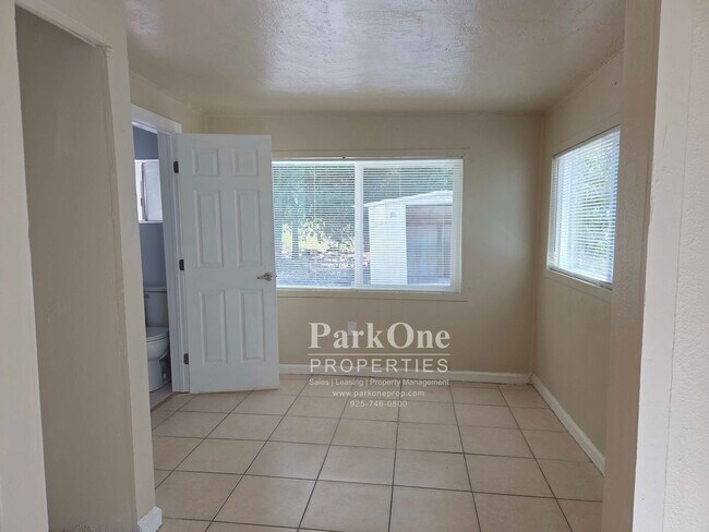 Building Photo - 919 Carpino Ave