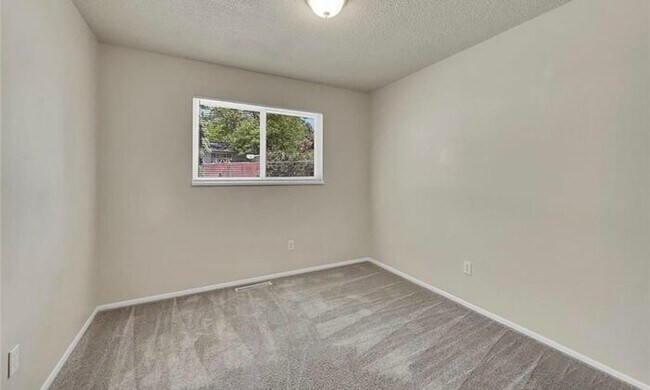 Building Photo - MOVE IN SPECIAL! 3-bedroom Rancher in Coun...