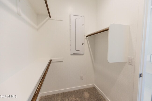 Building Photo - 9323 W Glenrosa Ave