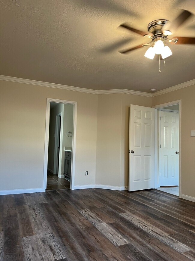 Building Photo - 21650 Falvel Sunset Ct