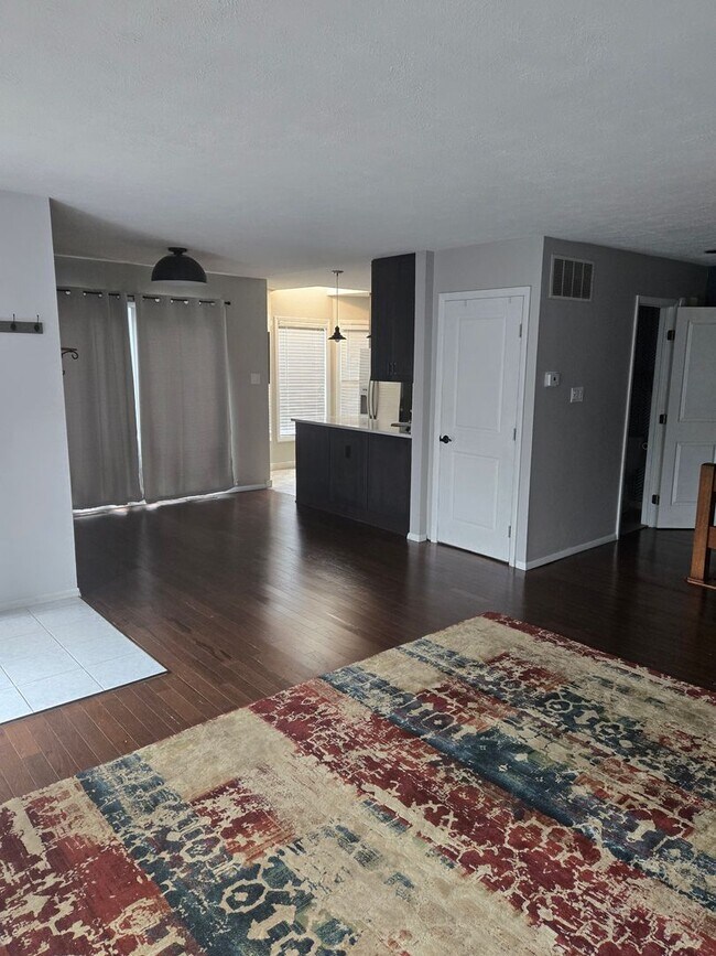 Building Photo - Monroeville Townhome for rent
