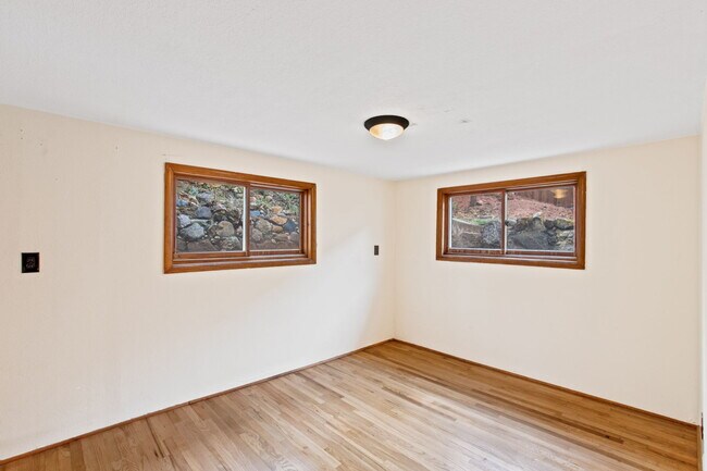 Building Photo - 807 Shoshone Pl