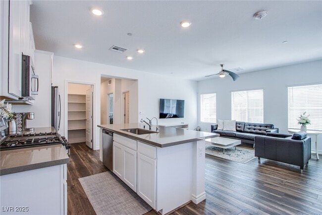 Building Photo - 226 Callen Falls Ave