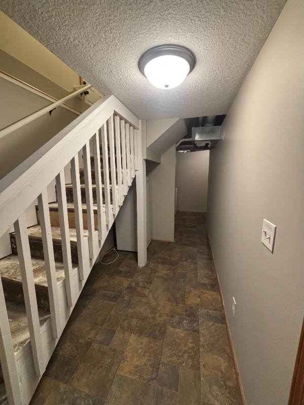 Building Photo - 814 6th Ave S