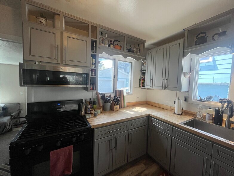 Building Photo - 506 S 8th St