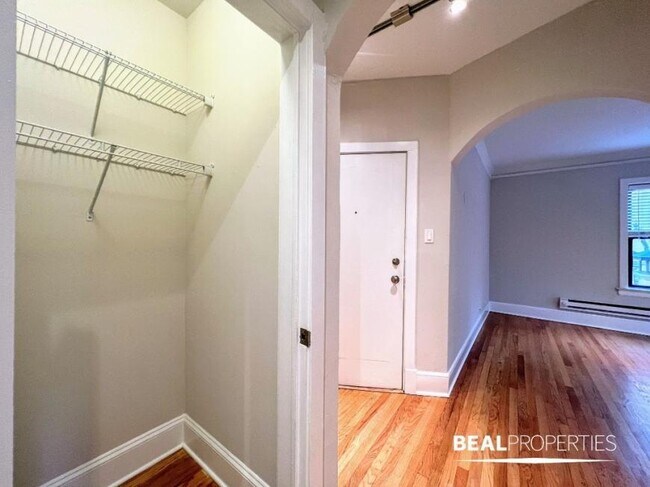 Building Photo - 2 bedroom in CHICAGO IL 60647