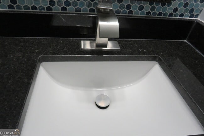 Building Photo - 2060 Bedford Ct