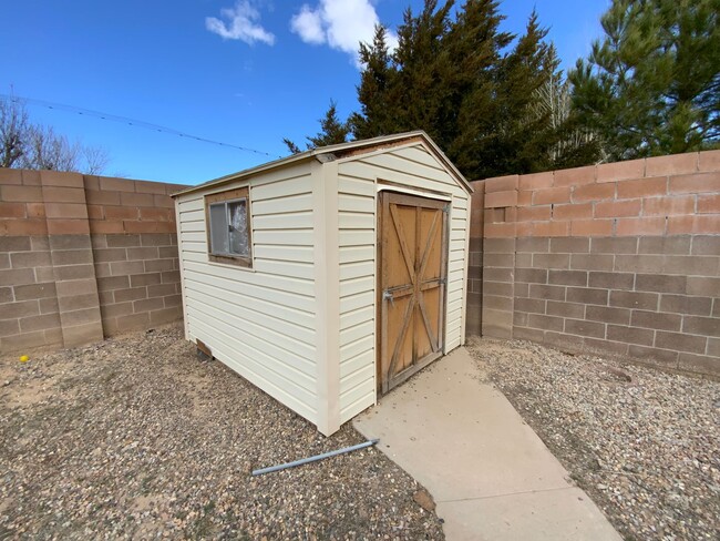 Building Photo - 3 Bedroom Single Story Home Available HWY ...