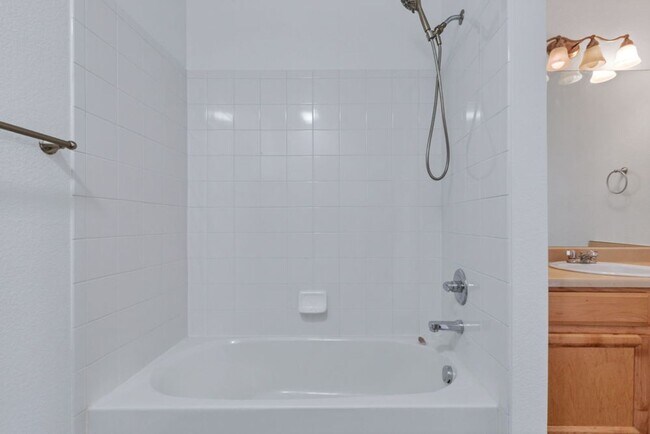 Building Photo - Stylish Longmont Condo with Vaulted Ceilings and Modern Upgrades