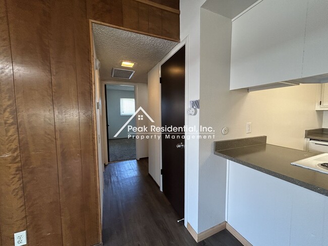 Building Photo - Orangevale 2bd/1ba Duplex with Garage