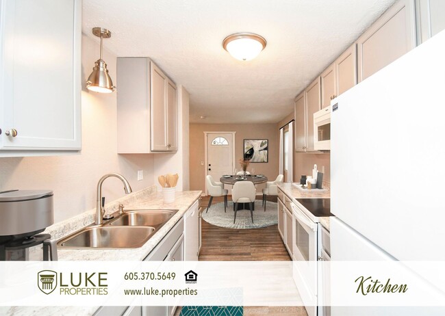 Building Photo - 1417 S Van Eps Ave