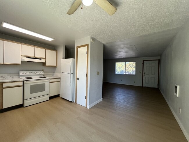 Building Photo - 8332 SW 21st Ave