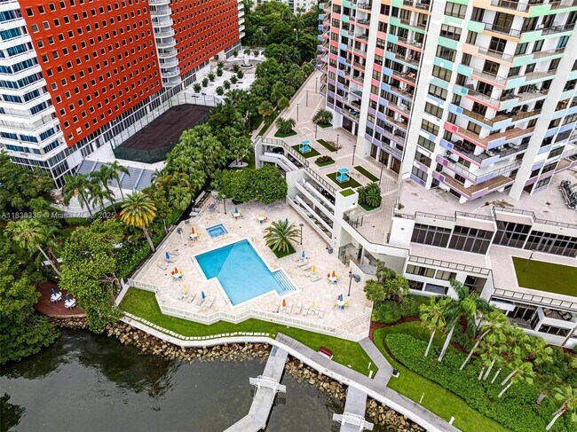 Building Photo - 1581 Brickell Ave