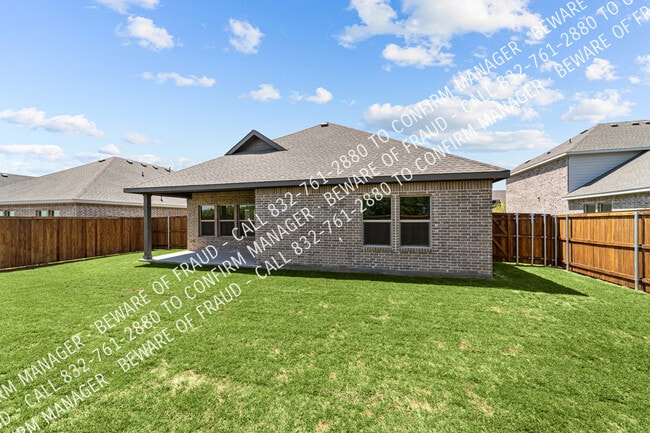 Building Photo - 2229 Maple Ridge Dr