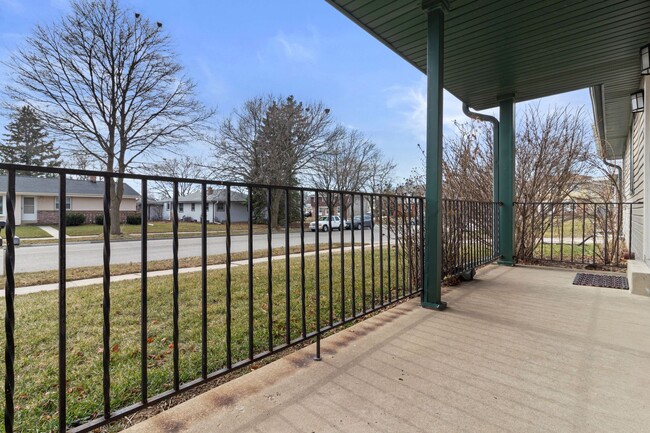 Building Photo - 8718 Westbrook Dr