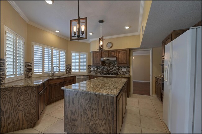 Building Photo - 6511 Wind Ridge Dr