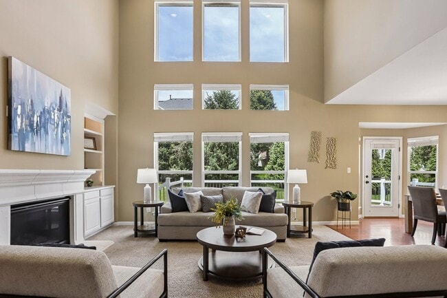 Building Photo - Executive Lease Opportunity - 4 Bed 3 Bath