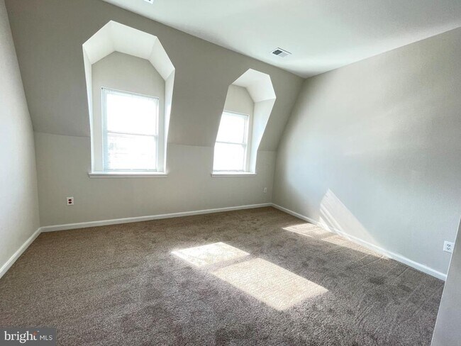 Building Photo - 1619 St Paul St