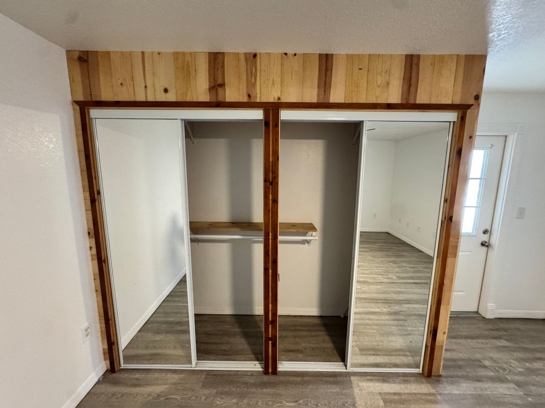 Building Photo - 306 N Iona Ave